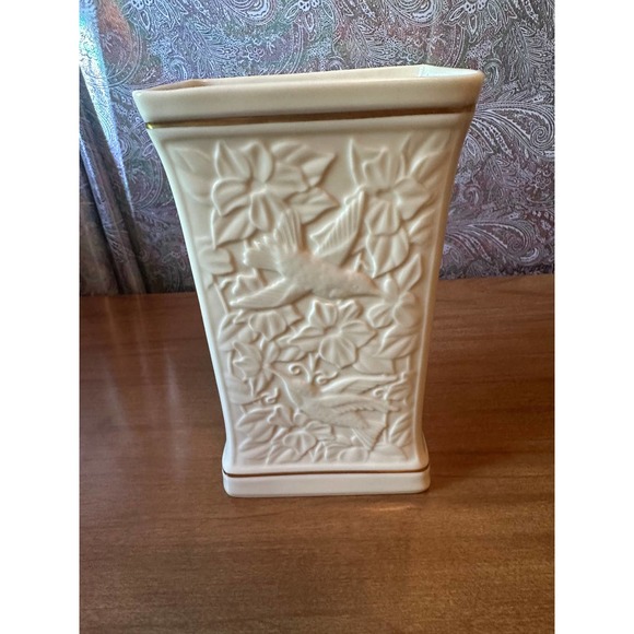 Vintage Hummingbird vase by Lenox - Picture 4 of 10